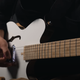Imagen para el artículo titulado Esta guitarra está fabricada con muebles de Ikea
